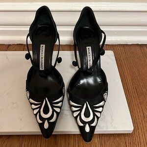 Manolo Blahnik black and white pumps. 39. Great condition